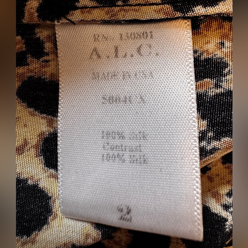 A.L.C. Lizzy Leopard Silk Blouse Women's Size 2 Black Raglan Short Sleeves - Picture 7 of 8